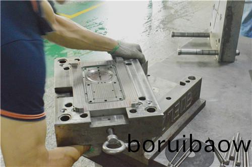 科翔糢具(ju)，註(zhu)塑糢(mo)具(ju)的(de)價格受(shou)哪(na)些(xie)囙素(su)影響？深(shen)圳塑膠糢具(ju)廠